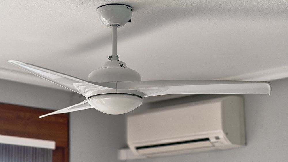 Do Ceiling Fans Cool A Room The Best, Ceiling Fan Direction With Air Conditioning