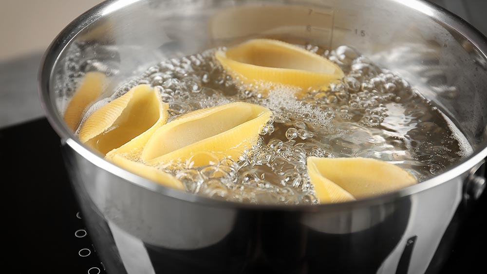 Lemon in boiling water to add fruity aroma to the house